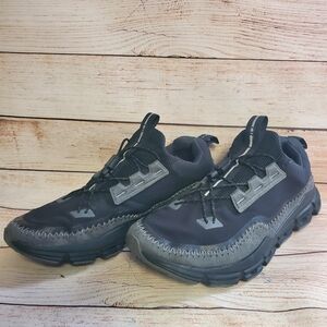 On Running Black and Gray Women's Athletic Sneakers